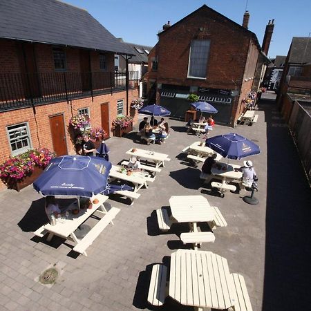 The Angel In Wootton Bassett Hotel Роял Уутън Басет Екстериор снимка