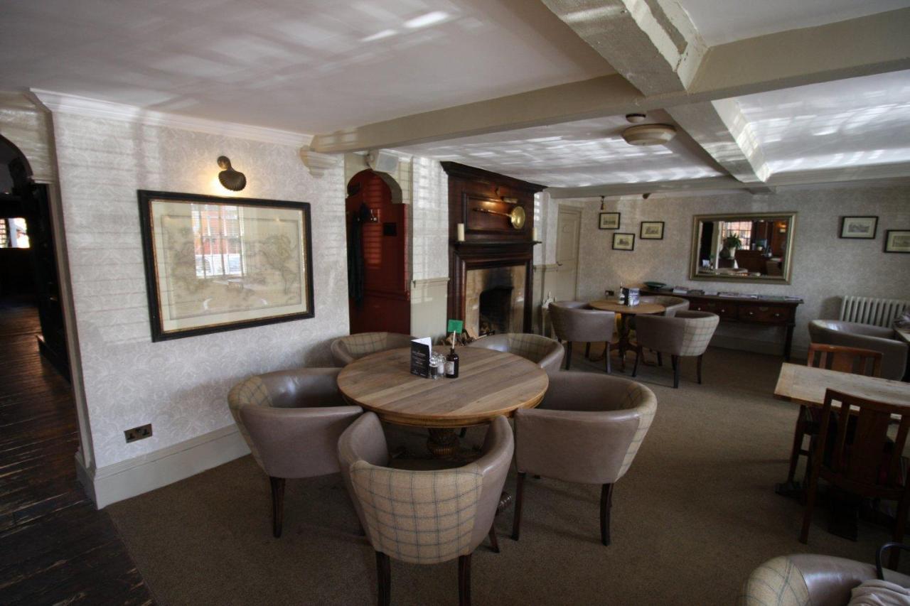 The Angel In Wootton Bassett Hotel Роял Уутън Басет Екстериор снимка