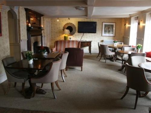 The Angel In Wootton Bassett Hotel Роял Уутън Басет Екстериор снимка