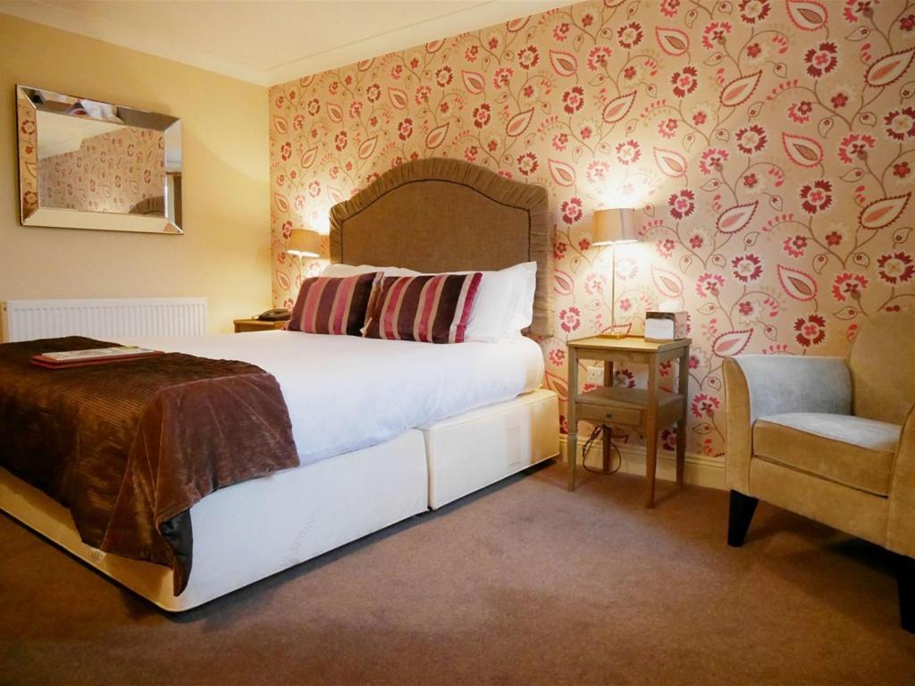 The Angel In Wootton Bassett Hotel Роял Уутън Басет Екстериор снимка