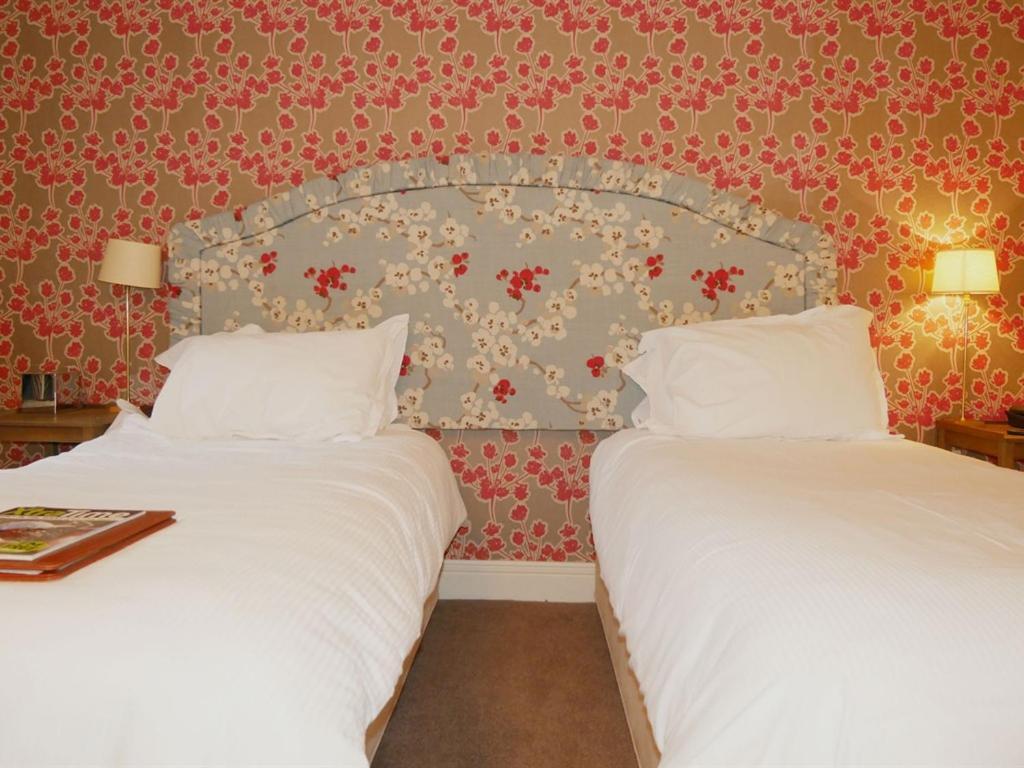 The Angel In Wootton Bassett Hotel Роял Уутън Басет Екстериор снимка