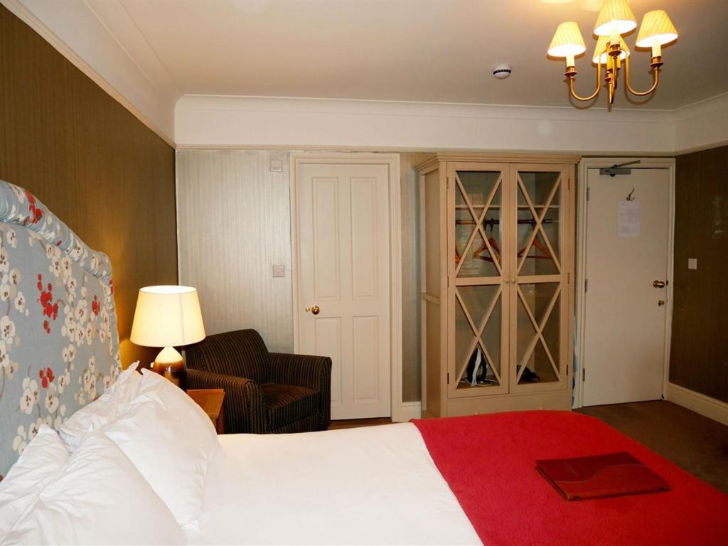 The Angel In Wootton Bassett Hotel Роял Уутън Басет Екстериор снимка