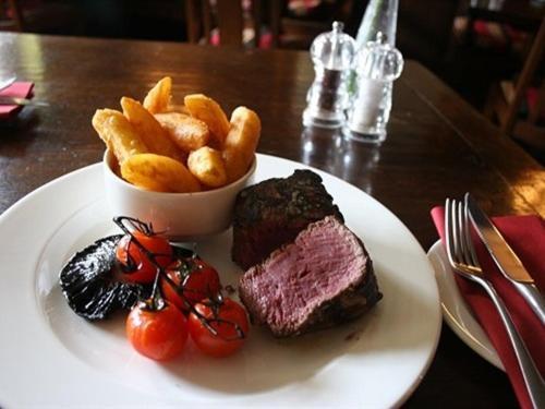 The Angel In Wootton Bassett Hotel Роял Уутън Басет Екстериор снимка